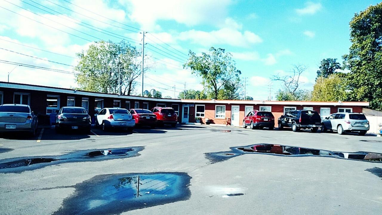 Leisure Motel Windsor Exterior photo