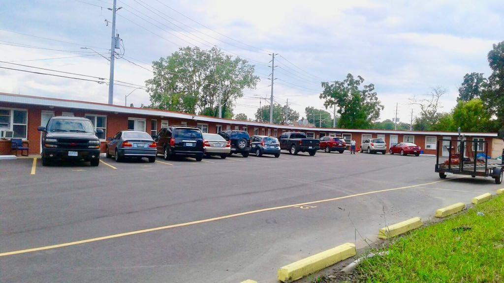 Leisure Motel Windsor Exterior photo